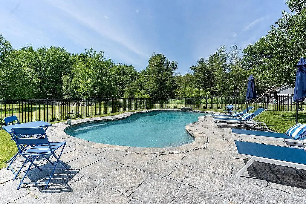 4 bed, 3.5 bath, 3400 sqft, $26,900 — Photo 4