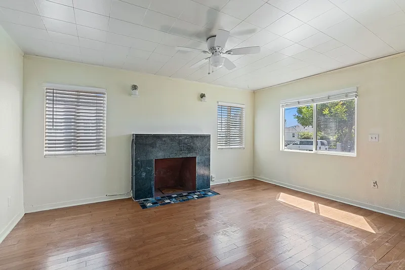 3 bed, 1150 sqft, $3,695 — Photo 2