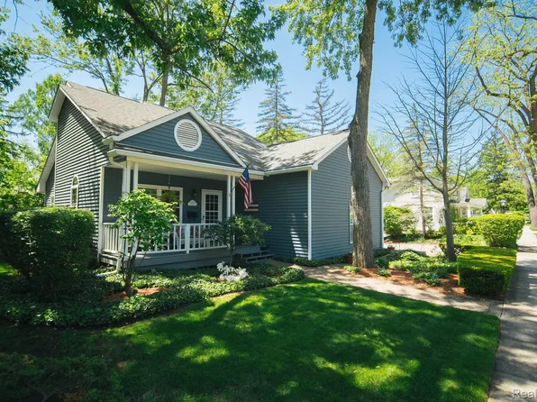 33701 Shiawassee St, Farmington, MI 48335