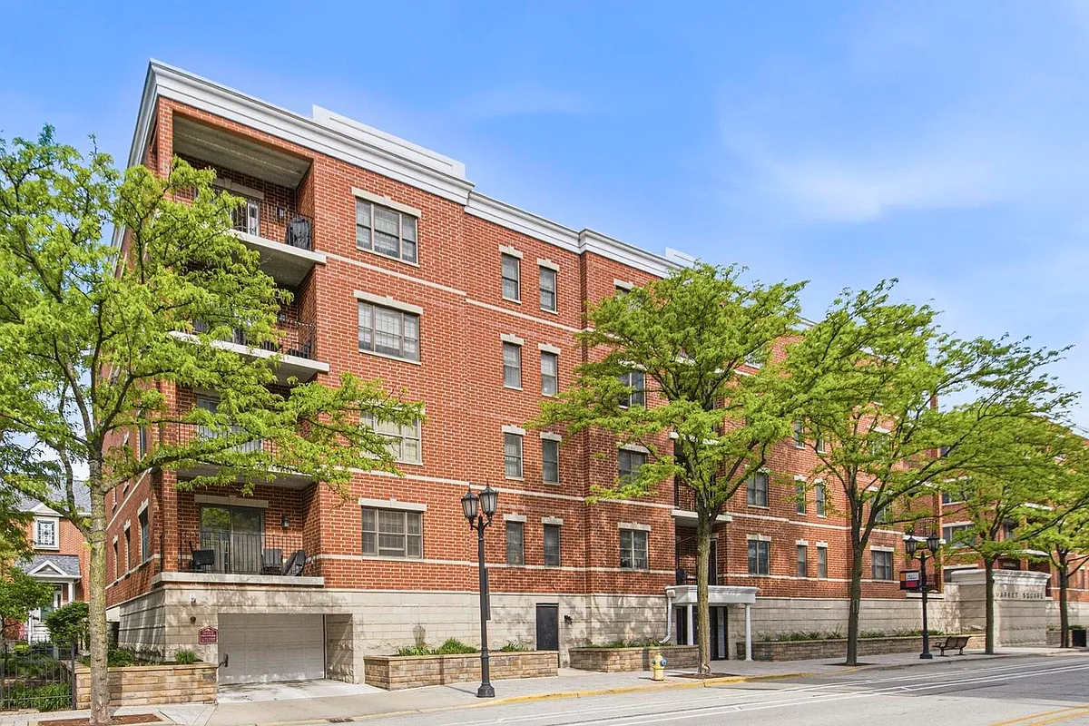 Building Photo - 200 N Addison Ave #501