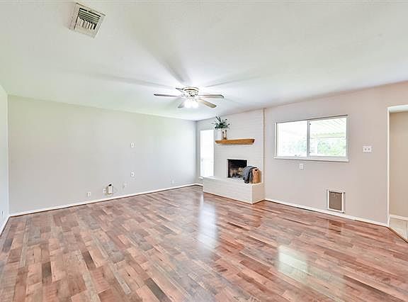 3rd image of 739 NW James Cir