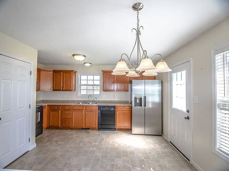 955 Russet Dr — Photo 9
