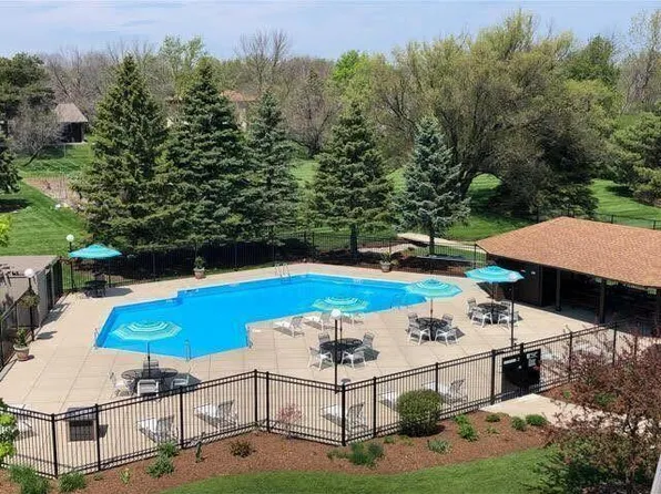 6100 West Stonehedge DRIVE #250, Greenfield, WI 53220