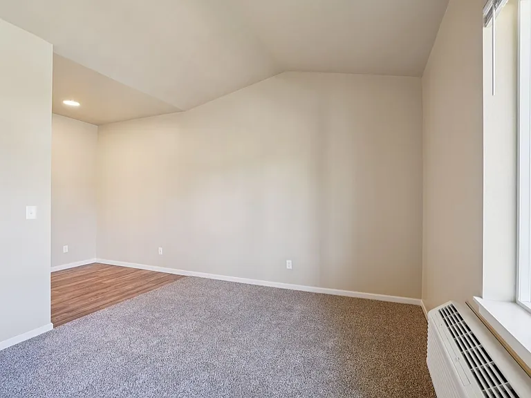 LIBERTY CREST APARTMENTS — Photo 45