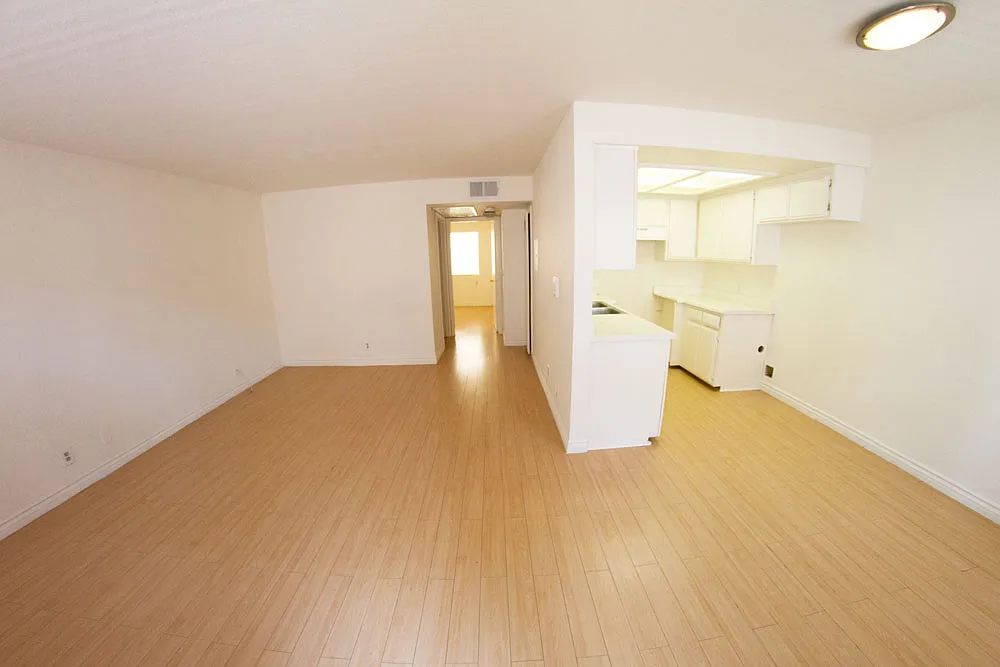 158 N Normandie Ave — Photo 1