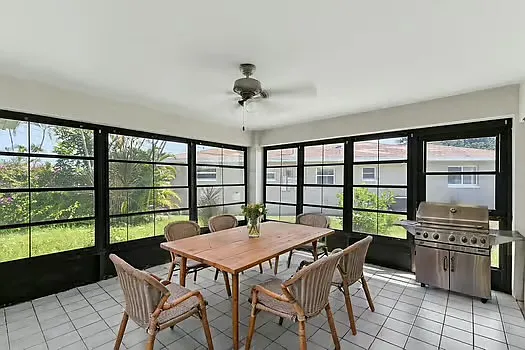 4836 Marine Dr — Photo 24