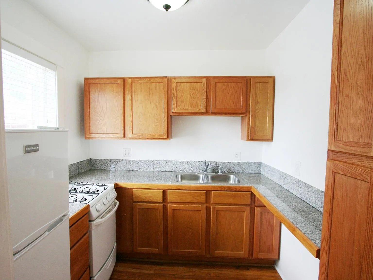 Studio, 425 sqft, $1,095 — Photo 4