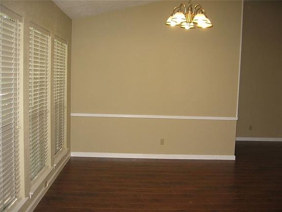 5th image of 2605 Duchess Dr