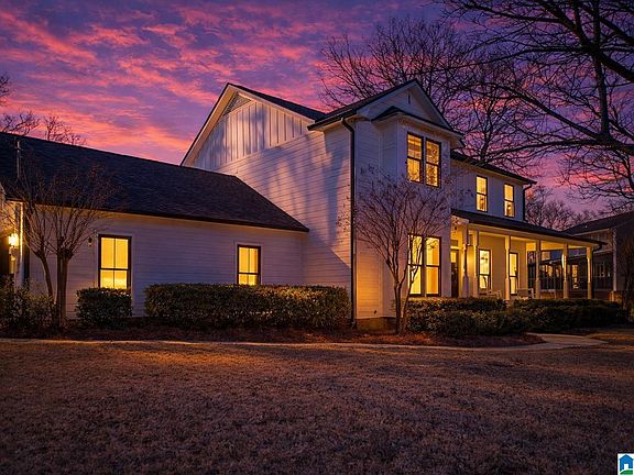 2nd image of 203 Mayfield Ln NE