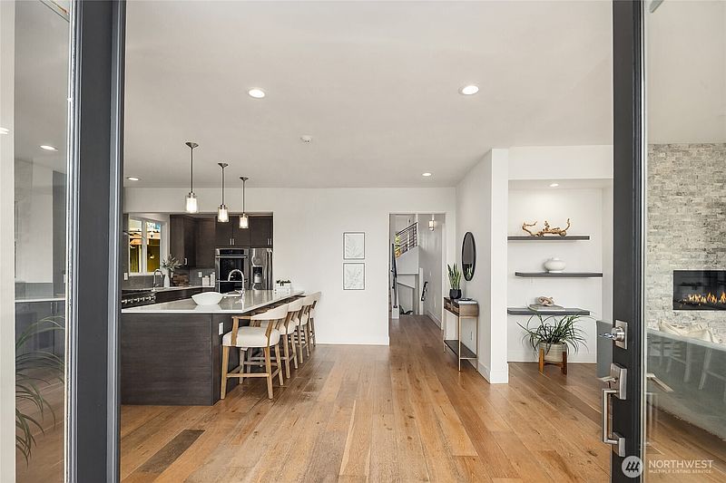 5th image of 5830 W Mercer Way
