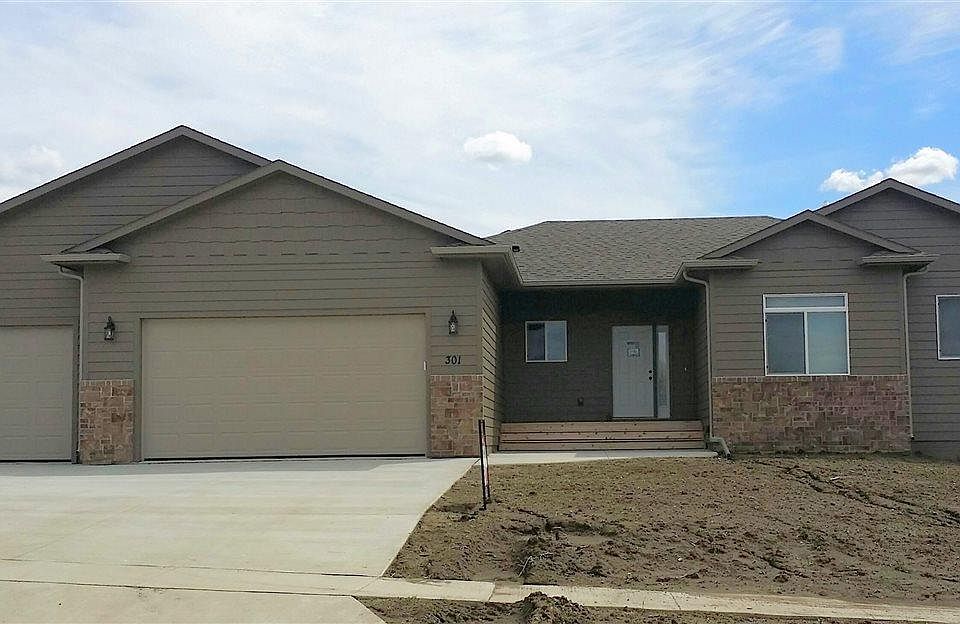 1st image of 301 W Columbia Cir
