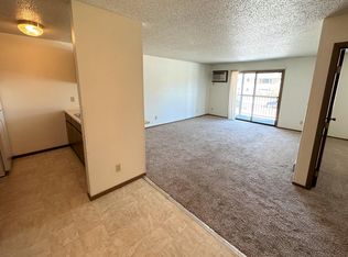 307 11th Ave NW #206, Aberdeen, SD 57401