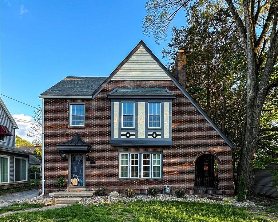 1st image of 483 Mistletoe Ave