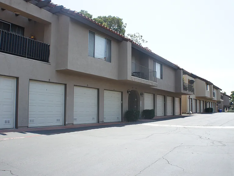 1070 Grape St — Photo 21