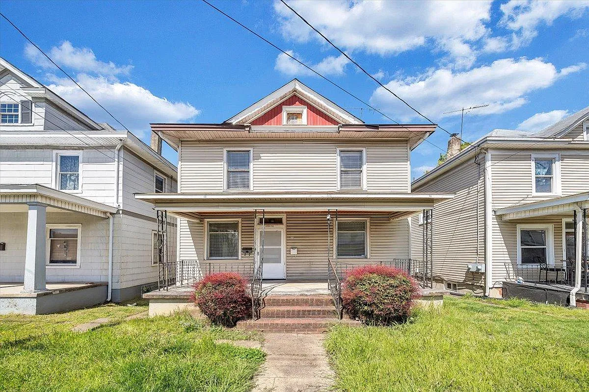 914 Jamison Ave SE — Photo 2