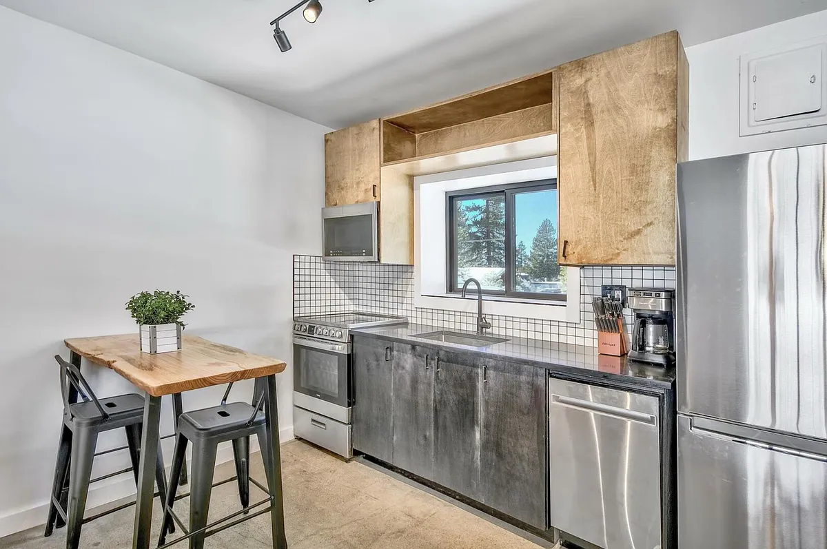 Building Photo - 8638 Trout Ave #4