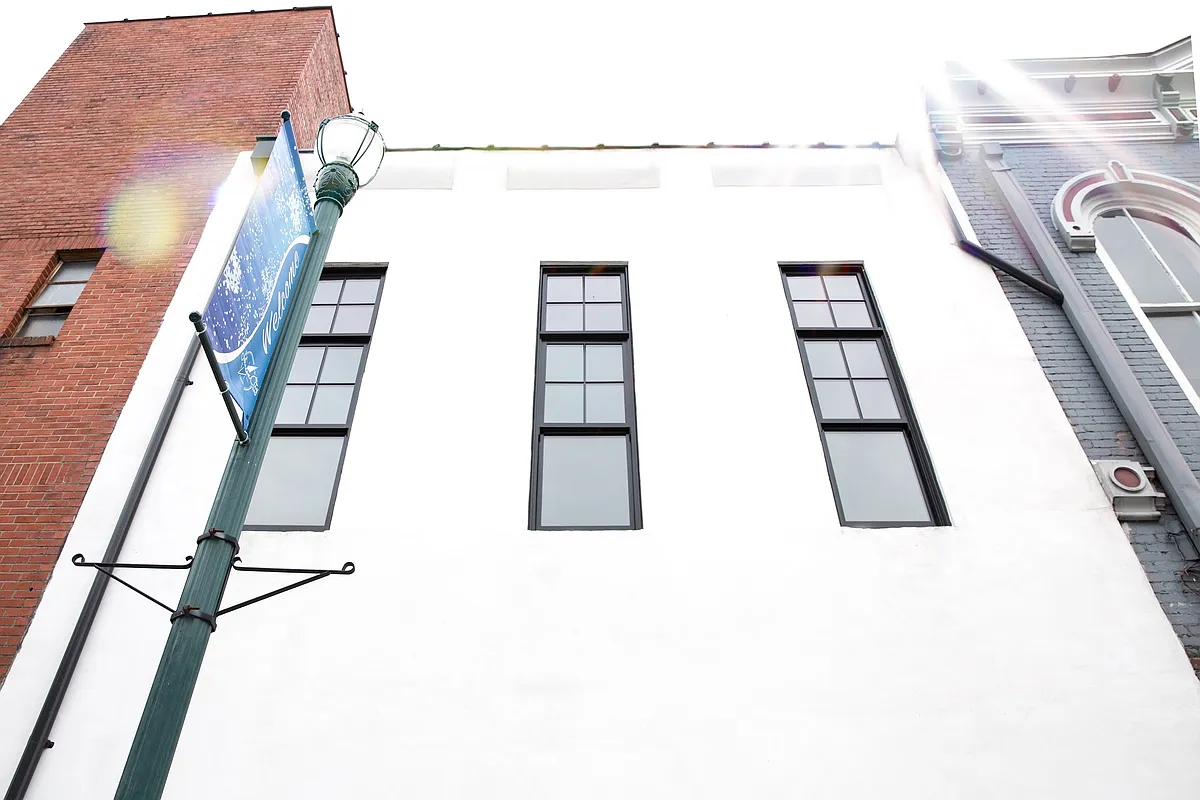Building Photo - 116 E Market St