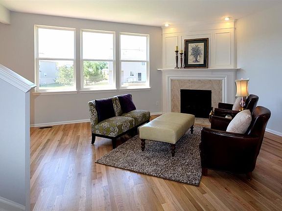 2nd image of 9768 Ravenshire Dr