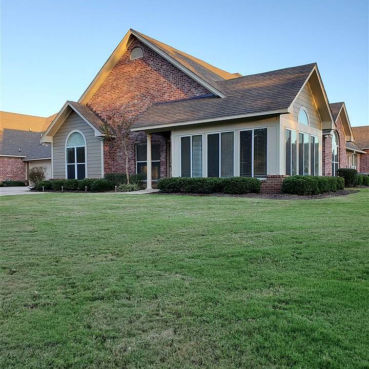 1st image of 720 Sweetwater Dr