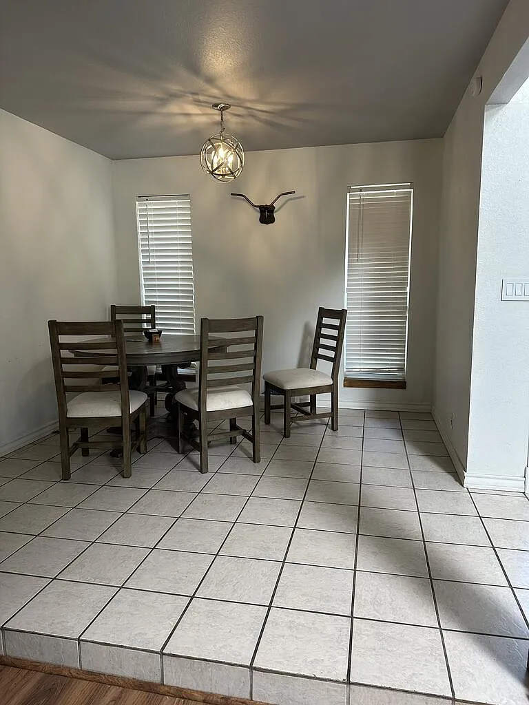 3 bed, 2.0 bath, 1700 sqft, $2,800 — Photo 4