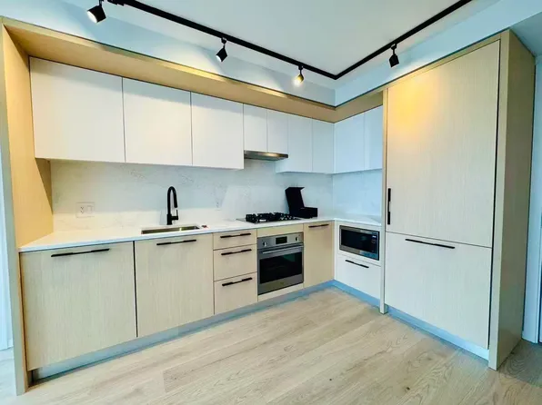 2719 Kingsway #602, Vancouver, BC V5R 5H4