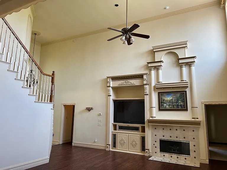 2800 Browning Dr — Photo 2