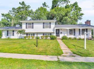 291 Thunderbird Rd SE, Cedar Rapids, IA 52403