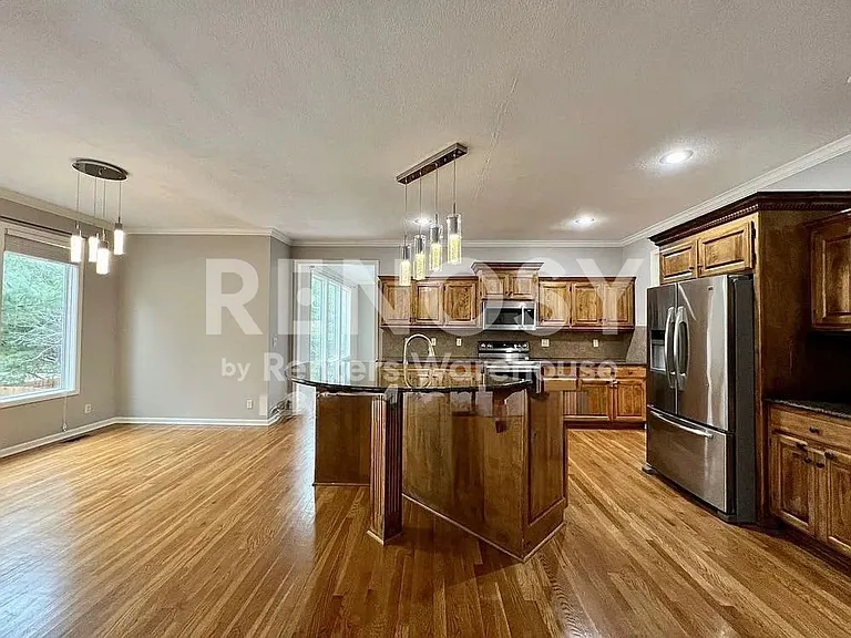 15861 Linden St — Photo 11