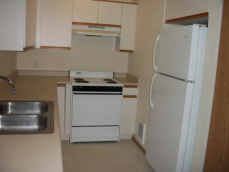 Wolf Glen Apartments — Photo 9