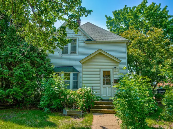 212 E 3rd St, New Richmond, WI 54017