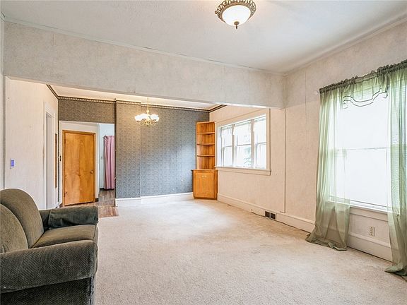 4th image of 808 N B St