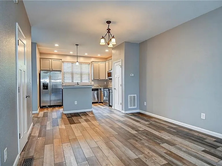 624 Foster Ln — Photo 7