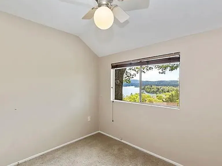 945 N Hospital Rd — Photo 36