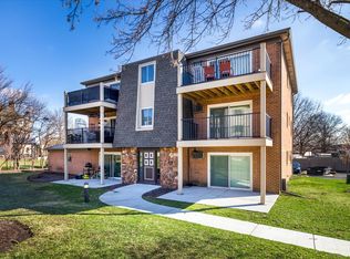 604 W 65th St APT 4, Westmont, IL
