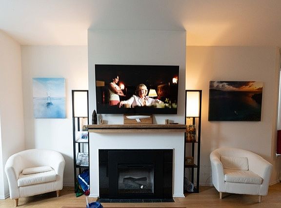2nd image of 1950 N Lincoln Ave APT 2