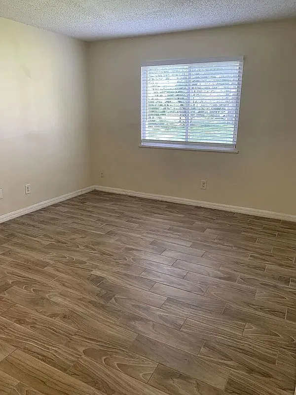 2 bed, 1.0 bath, $1,290 — Photo 3