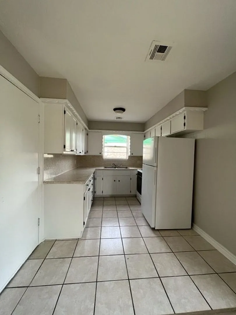 130 Ne Fullerton- Coming Soon! — Photo 4