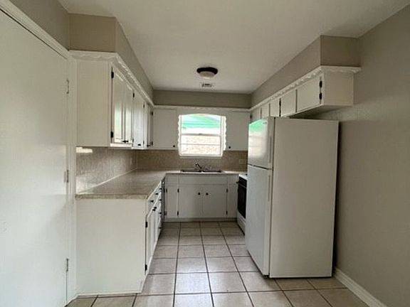 4th image of 130 NE Fullerton St