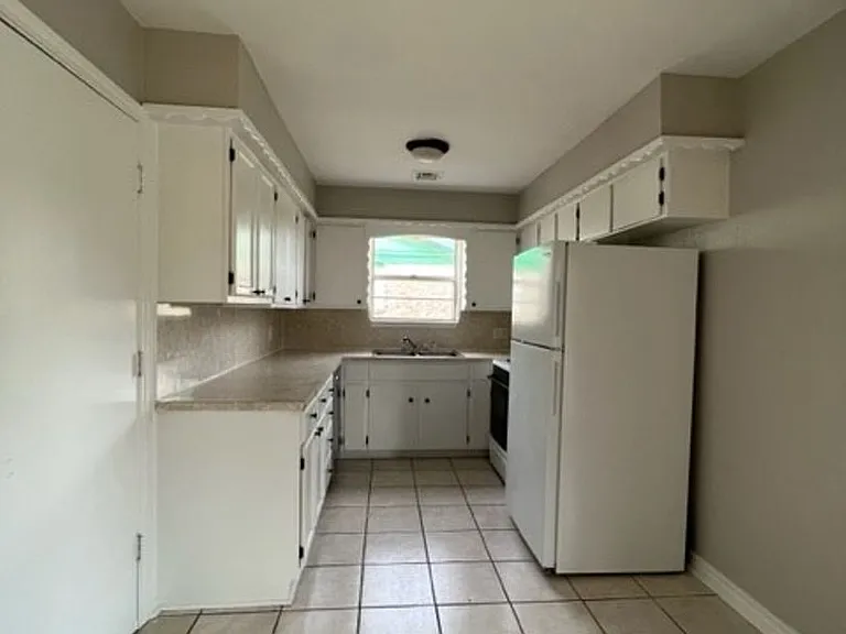130 NE Fullerton St — Photo 4