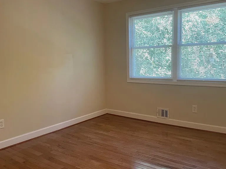 5102 Glassmanor Dr — Photo 24