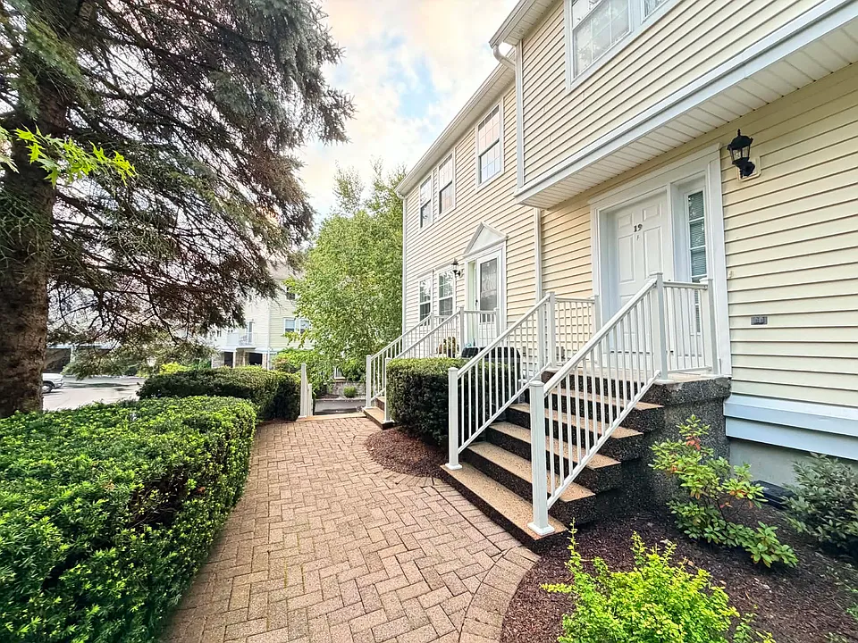 633 Danbury Rd #18