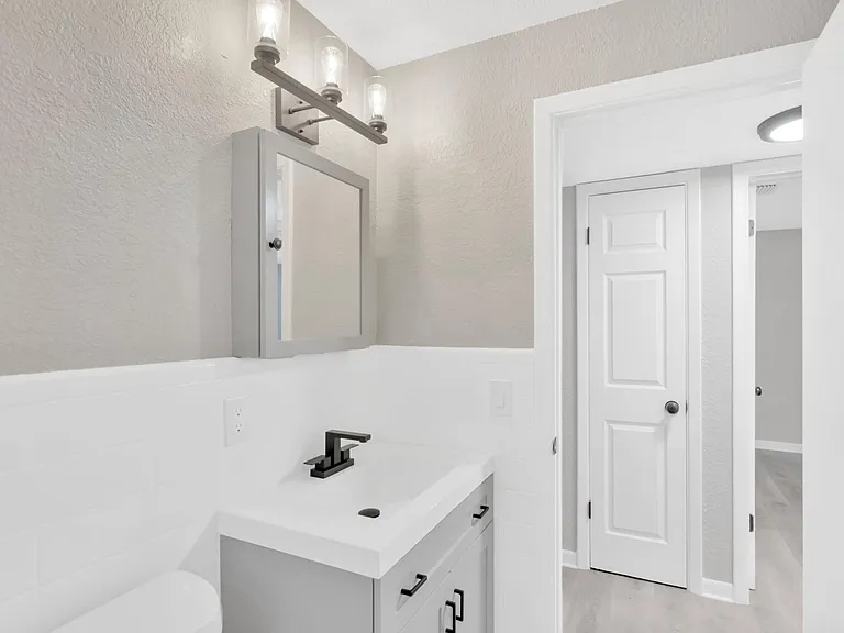 1352 Tioga Ave — Photo 9
