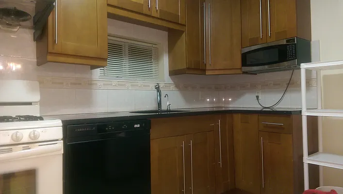 Rented by BuySell Real Estate Inc | media 18