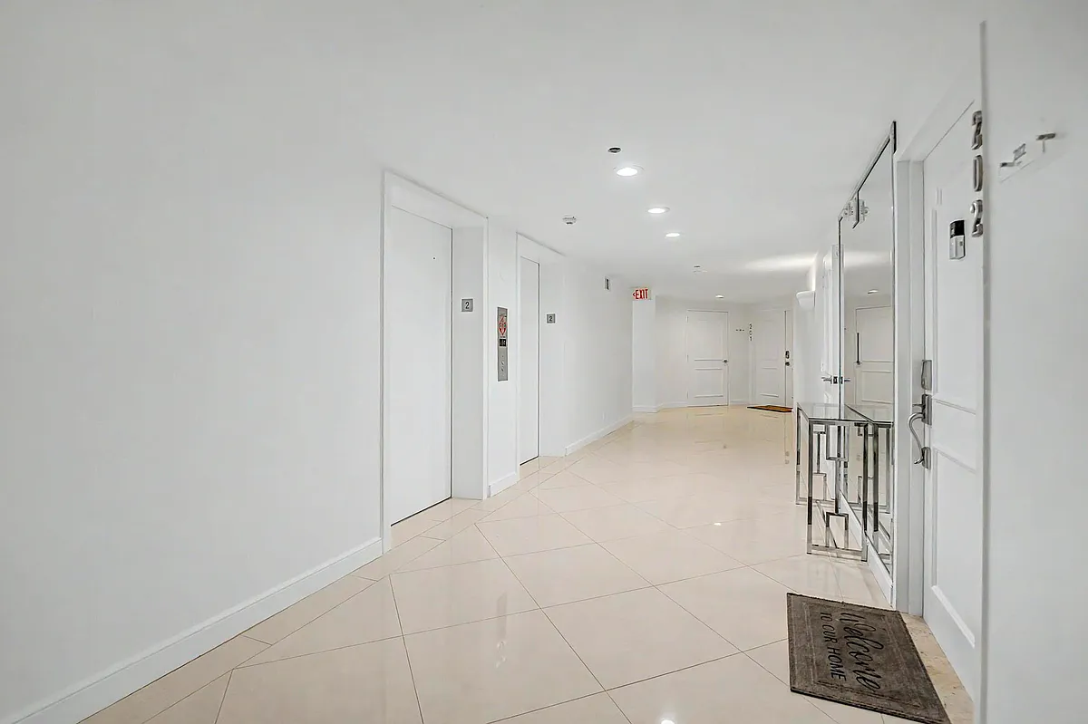 Building Photo - 4201 N Ocean Blvd #203