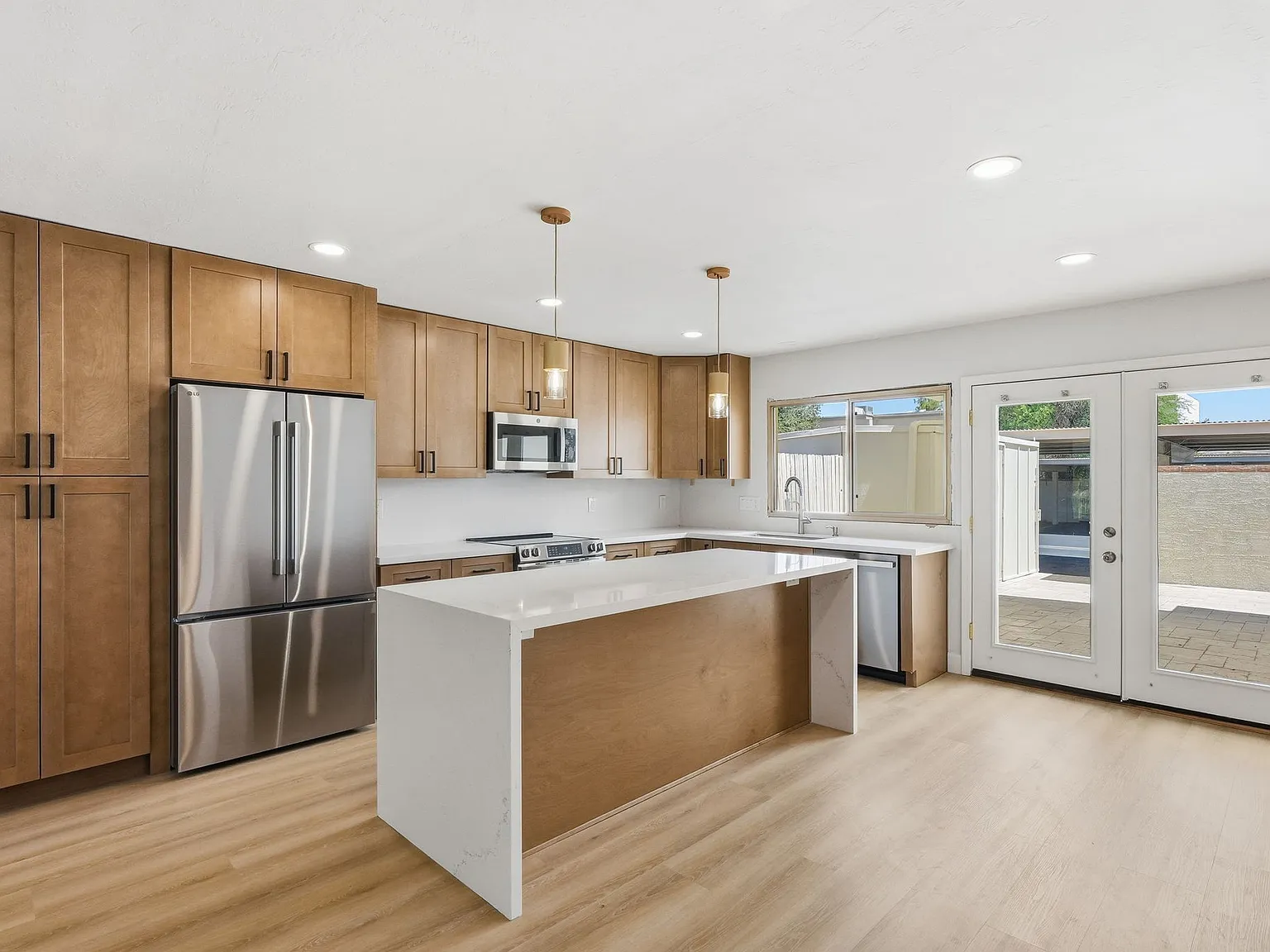 3 bed, 1298 sqft, $3,250 — Photo 1