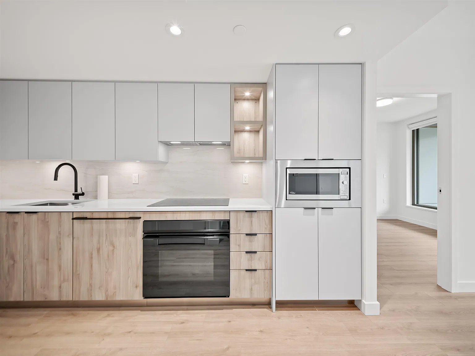 2 bed, 989 sqft, $3,900 — Photo 4