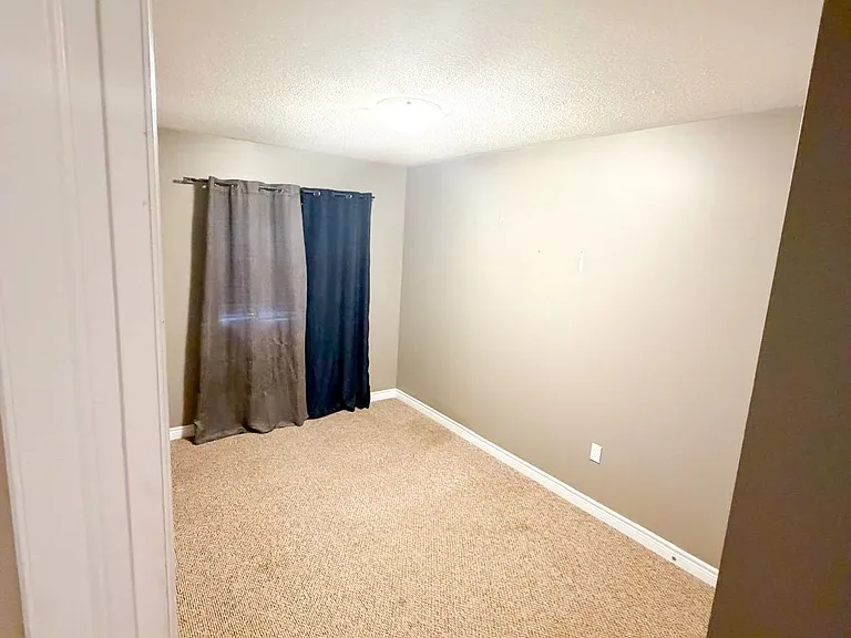 20 McConkey Cres — Photo 13