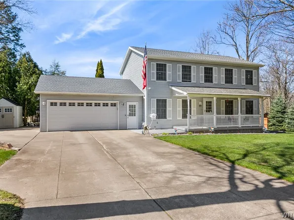 8356 Cherry Ln, Eden, NY 14057
