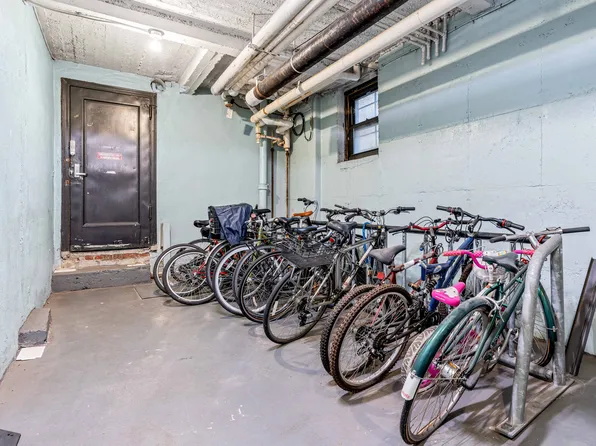 30-83 Crescent Street image 16 of 17