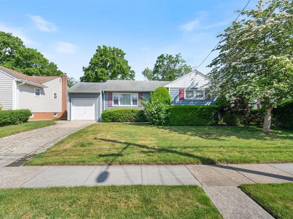 1241 Pembroke Street, Uniondale, NY 11553